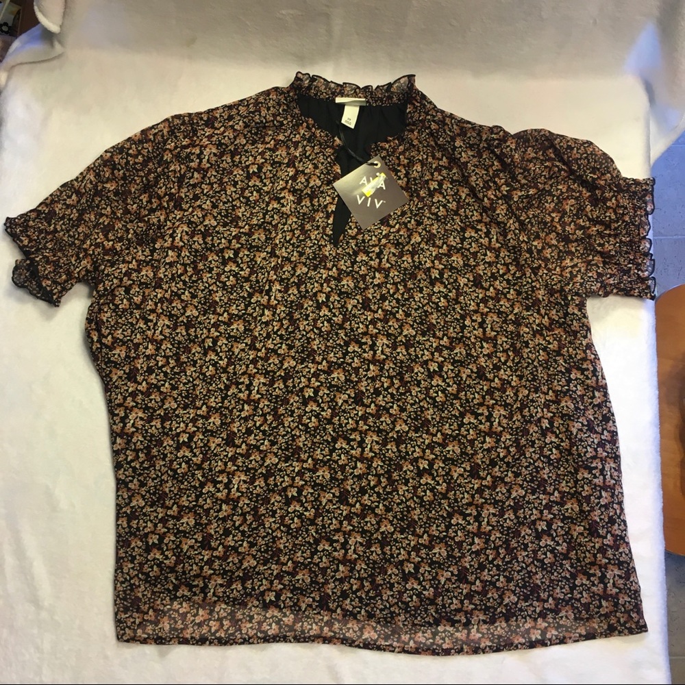 NWT Womems Ava and‎ Viv top